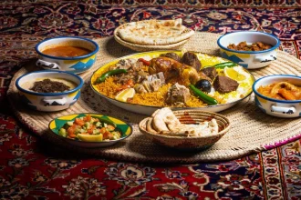 makanan khas Arab lengkap dengan nasi mandi kebab hummus dan falafel