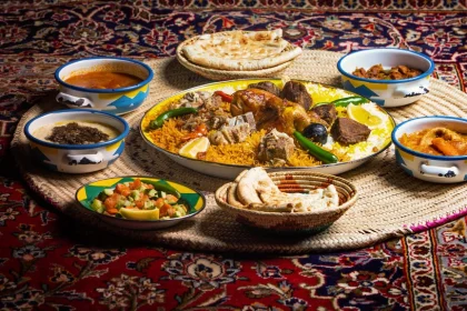 makanan khas Arab lengkap dengan nasi mandi kebab hummus dan falafel