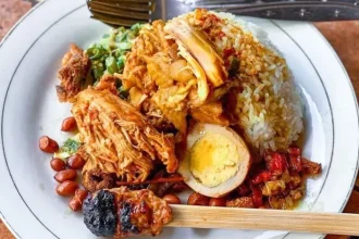 Nasi ayam kedewatan