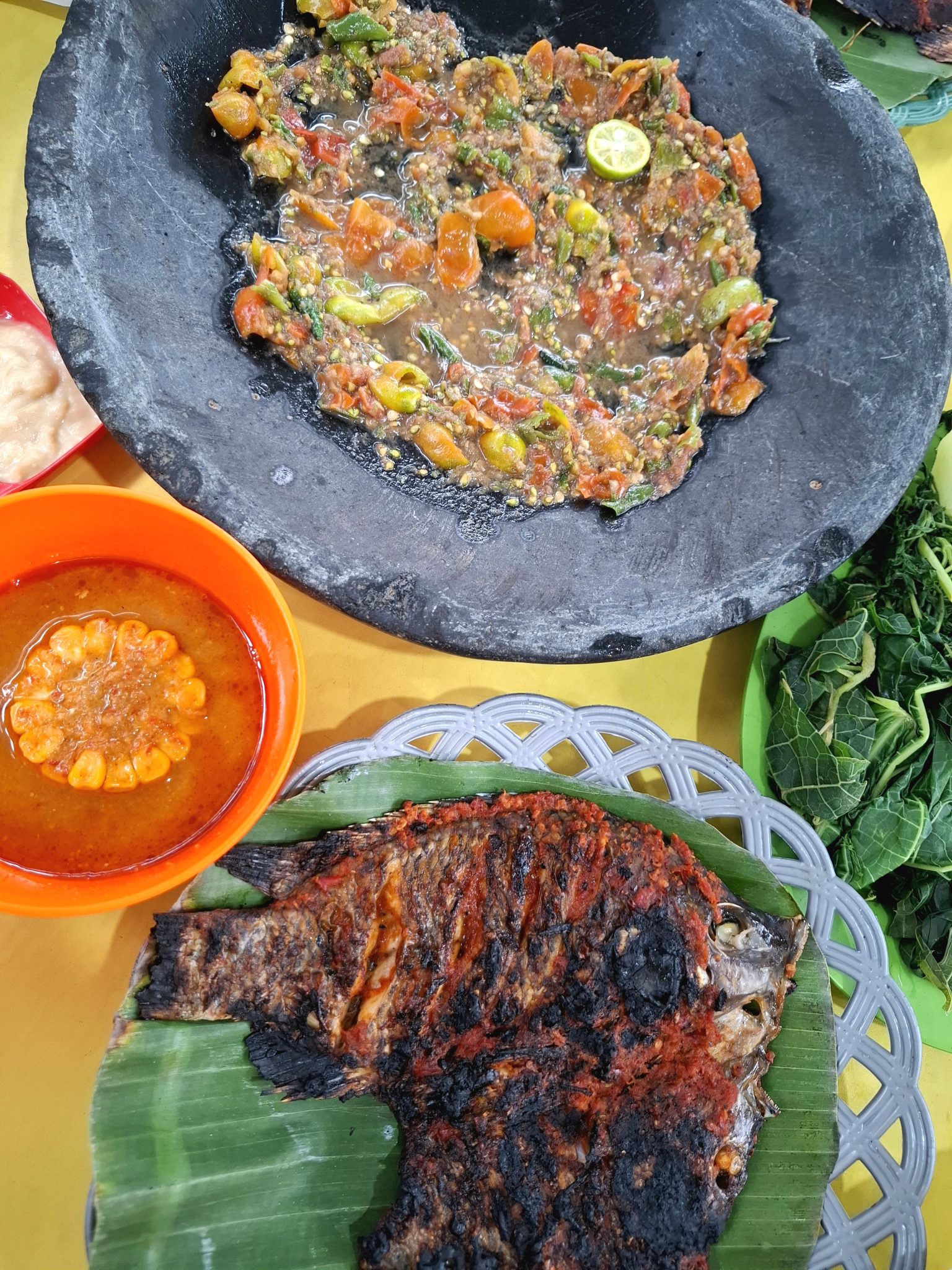 makanan khas lampung seruit ikan bakar sambal tempoyak