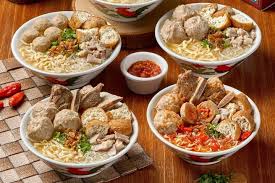 bakso indonesia dengan kuah gurih