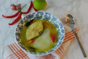 makanan khas papua papeda dan ikan kuah kuning