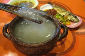 makanan khas papua papeda dan ikan kuah kuning