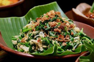 Salad Ikan Asap Maluku