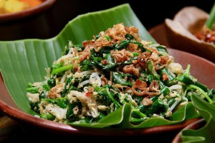 Salad Ikan Asap Maluku