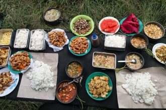 Tips Makanan Mengenyangkan untuk Naik Gunung