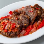 Sajian piring dendeng balado basah sambal merah segar