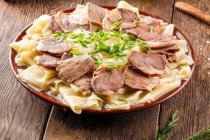 Beshbarmak Kuliner Khas Kazakhstan