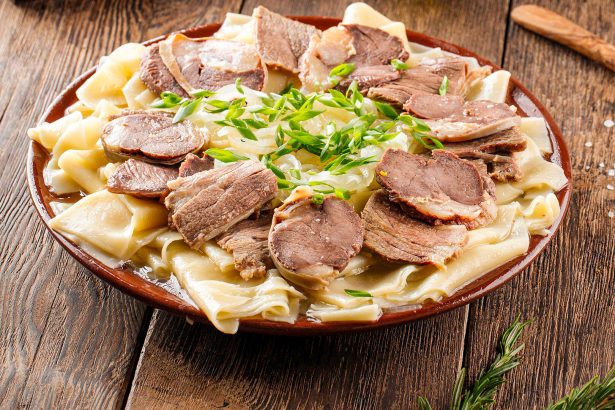 Beshbarmak Kuliner Khas Kazakhstan