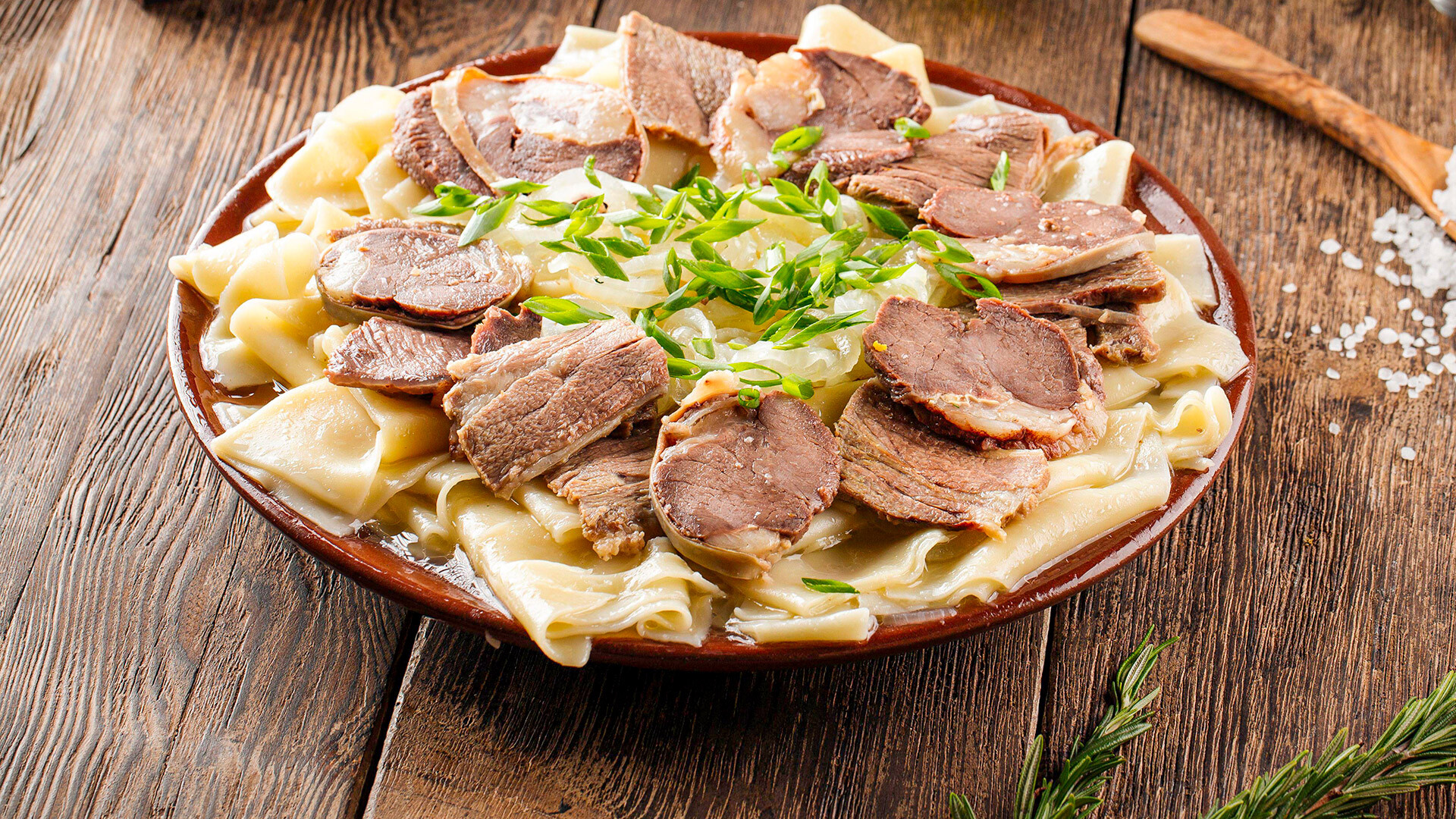 Beshbarmak Kuliner Khas Kazakhstan