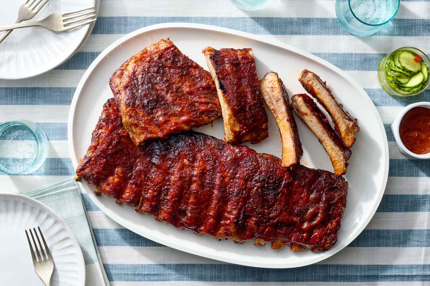 BBQ ribs khas Amerika dengan saus barbeque