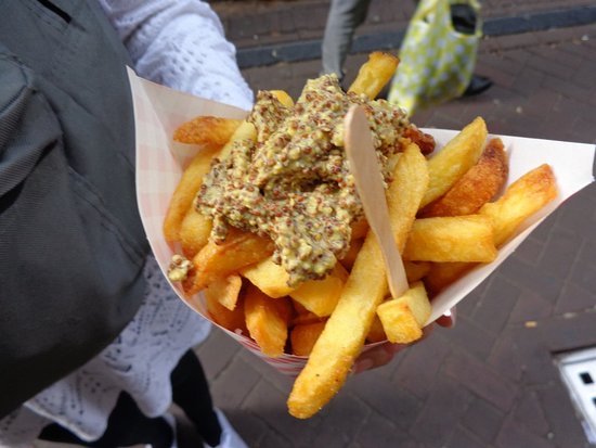 Patat adalah makanan khas Belanda 