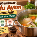 Alt text: `Cara membuat kaldu ayam rumahan yang gurih dan wangi dengan ayam, wortel, bawang, dan seledri`